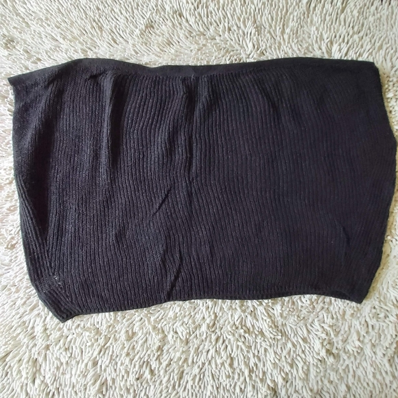 Roots black short sleeve sweater- size medium - Picture 8 of 8